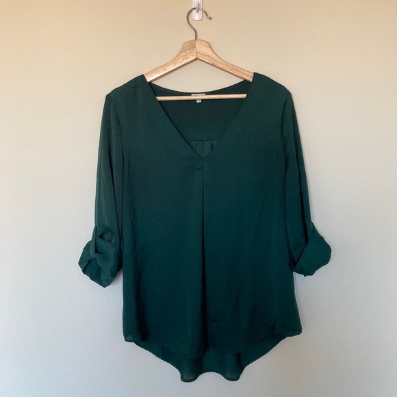 Kismet Tops - 3/$30 | Kismet | Light V-Neck Blouse with Tabbed Sleeves - M, Green